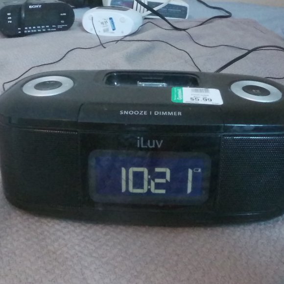 iLUV Shake And Wake Dual Alarm IPod IMM153BLK Clock Radio Dock - Picture 1 of 5